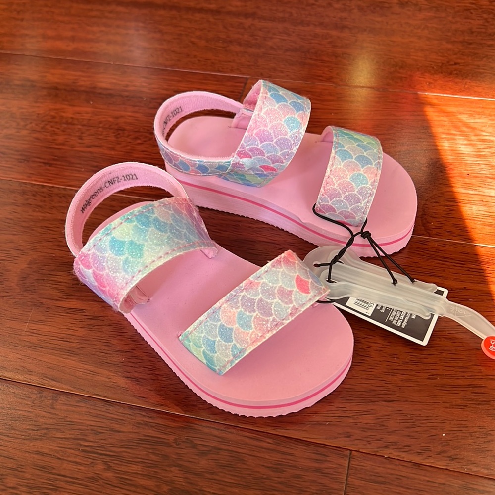 Little toddler 5/6 sandals nwt